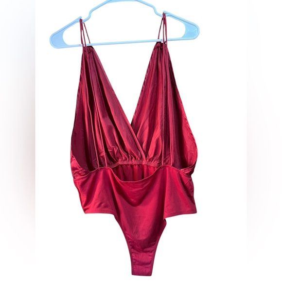 🦩5/$30🦩 NWOT SHEIN Plus Size Red Bodysuit - Picture 2 of 3